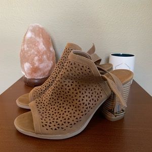 Universal Threads Open Toed Heels